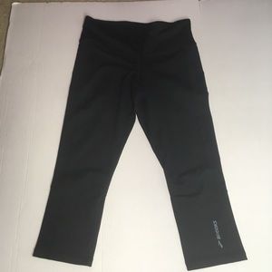 Brooks | Black Flare Cropped Leggings Small